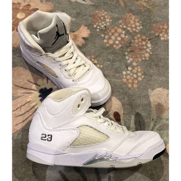 White 2014 NIKE AIR JORDAN 5 RETRO METALLIC SILVER YOUTH SIZE 2Y 440889-130